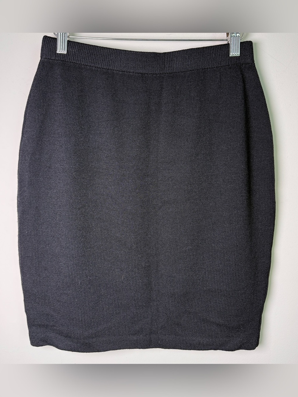 VTG St. John Basics Marie Gray Black Santana Knit Pencil Skirt Size 6 USA 21”